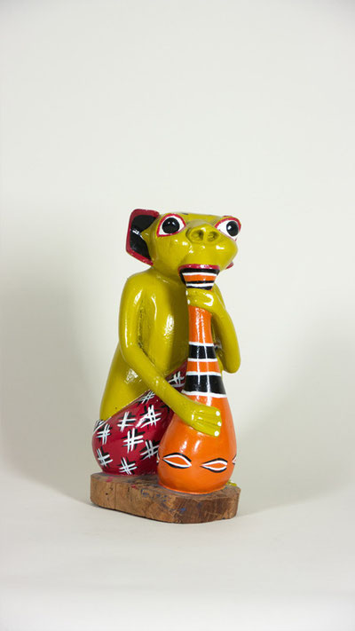 Kleiner Shetani mit Kalabasse